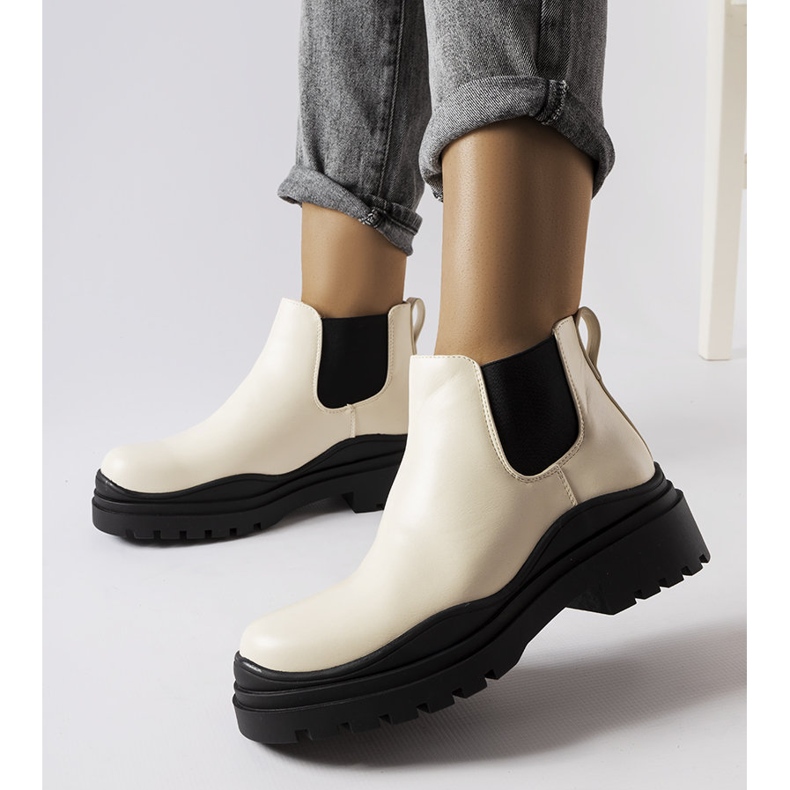 Bottes beiges sur plateforme noire de Marinone 2