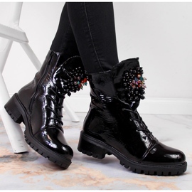 Bottes femme avec perles, isolées, noir verni Jezzi RMR2071-15 1