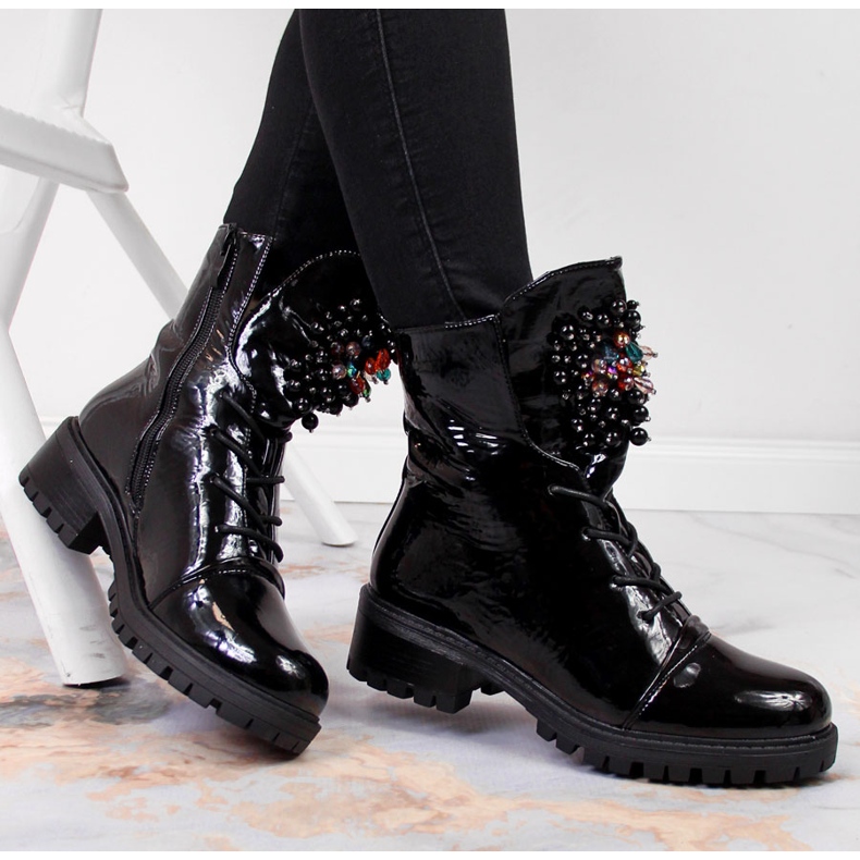 Bottes femme avec perles, isolées, noir verni Jezzi RMR2071-15 1