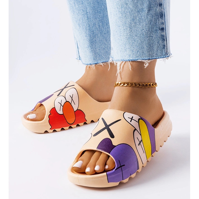 Tongs beige foncé avec imprimés Lindale 1