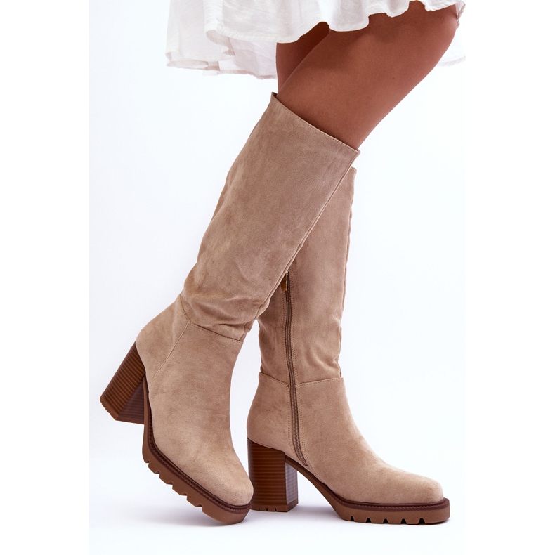 Bottes en daim beige Virdana à talons massifs 1