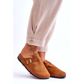 Tongs en daim sur une plateforme en liège camel brun 3