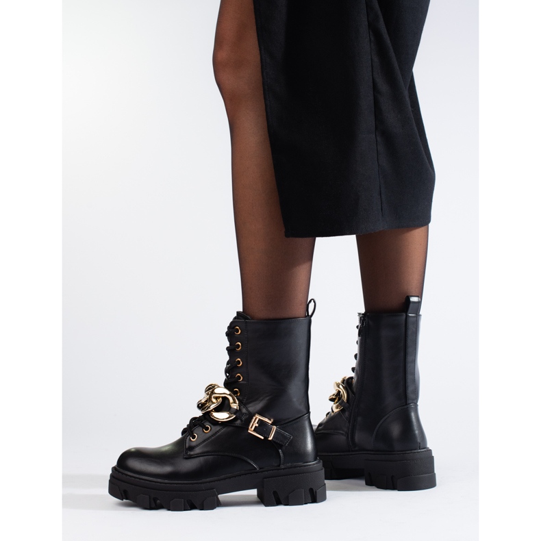 Diamantique Des sacs noirs sur le quai 2