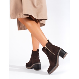 Bottines en daim marron à talon large de Vinceza brun 1