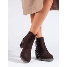 Bottines en daim marron à talon large de Vinceza brun 2