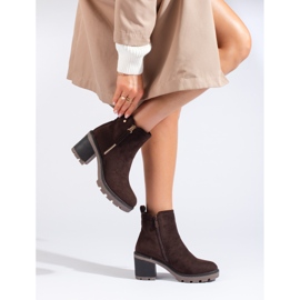 Bottines en daim marron à talon large de Vinceza brun 3