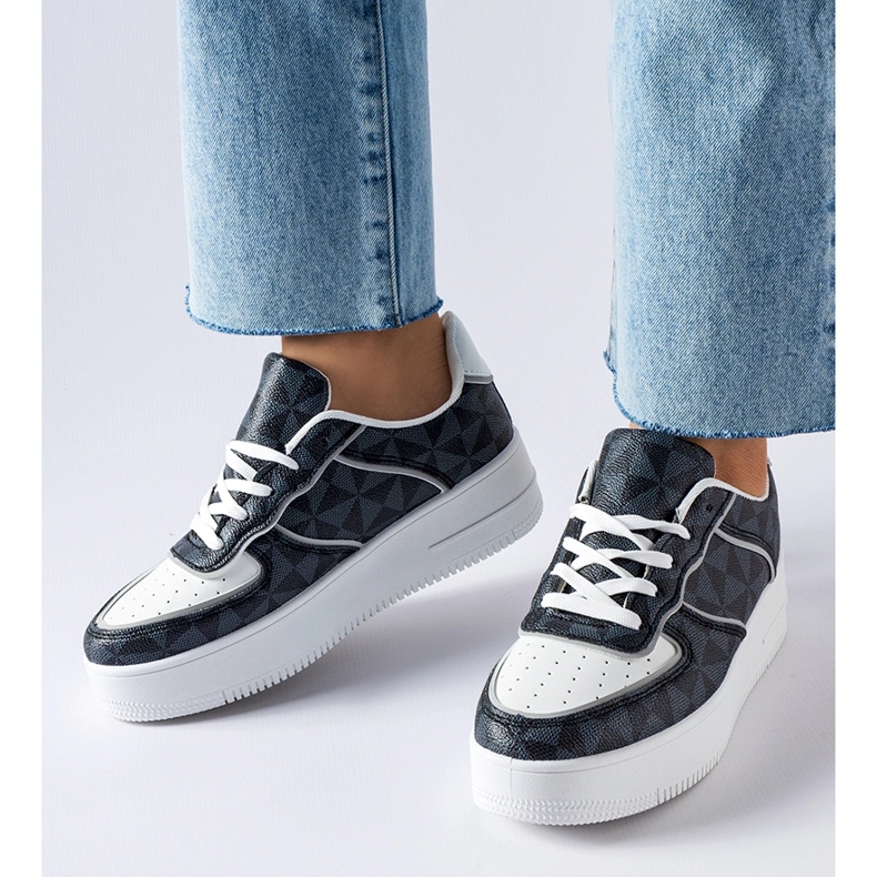 Inna Baskets noires ornées du monogramme Sands le noir 1