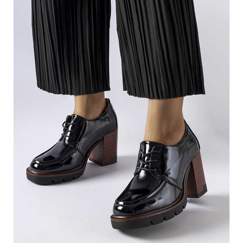 Chaussures vernies noires à talon haut de Vinceza 1