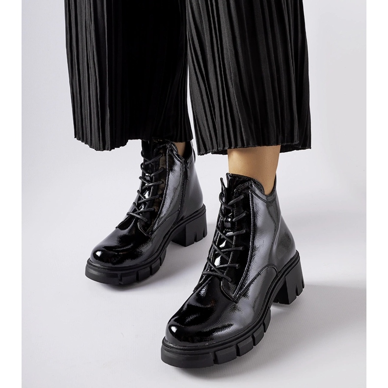 Bottines vernies isolées noires par Vinceza 1