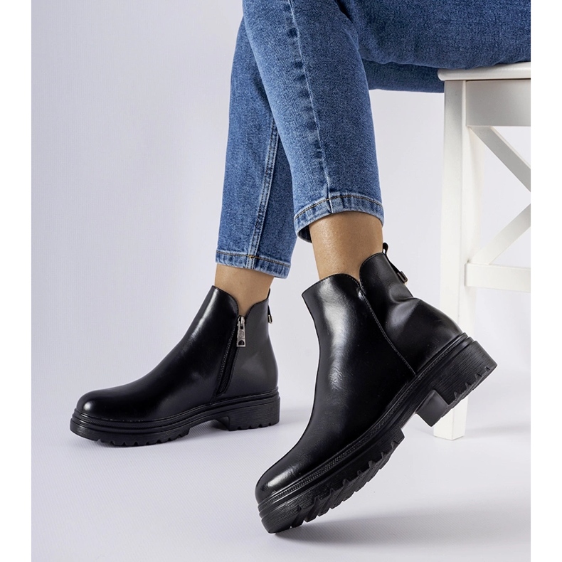 Bottes isolées noires par Vinceza le noir 2