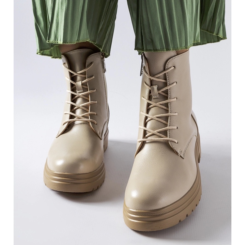 Bottes de randonnée isolées beiges de Vinceza 1