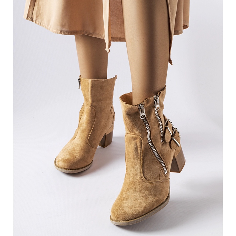 Bottines beiges à tige ample de Plourde 1