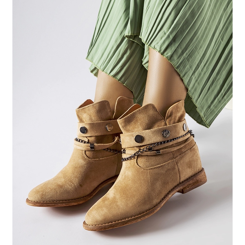 Bottes compensées isolées beiges par Rinehart 1