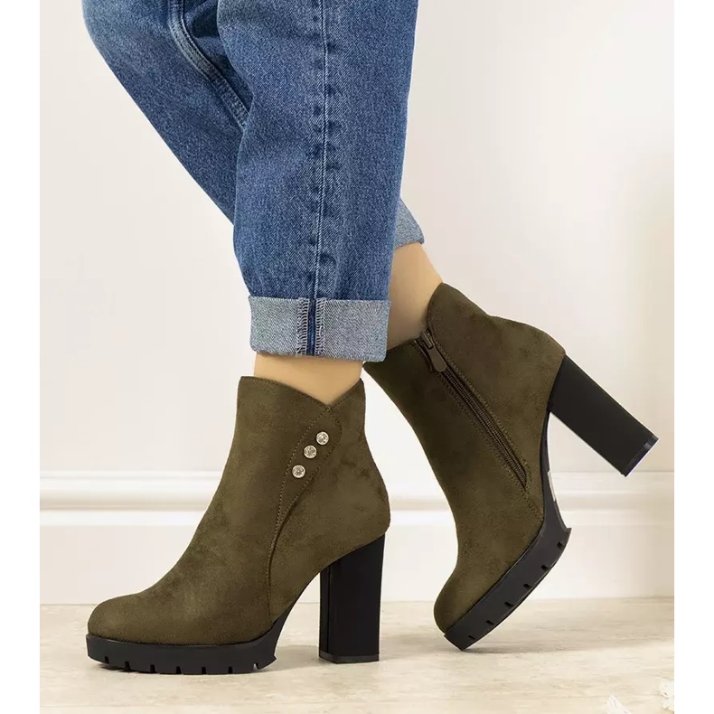 Bottines vertes en daim Castaneda sur le montant 1