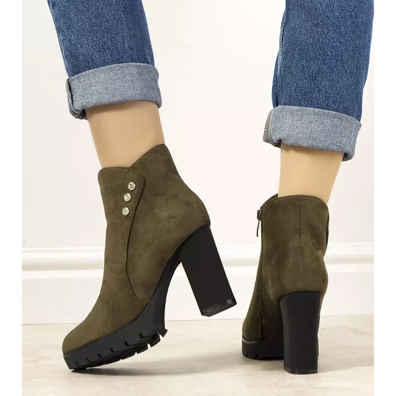 Bottines vertes en daim Castaneda sur le montant 2