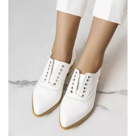 BM Chaussures blanches ajourées à clous Erin 3