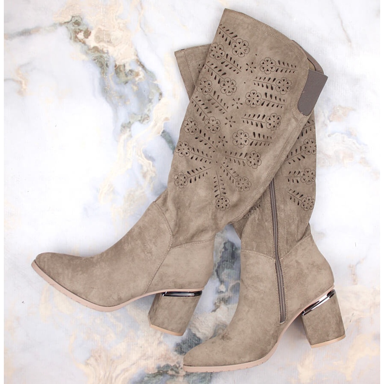 Bottines ajourées femme en daim beige Vinceza 16443 1