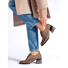 Talons hauts en daim beige foncé de Shelovet 1