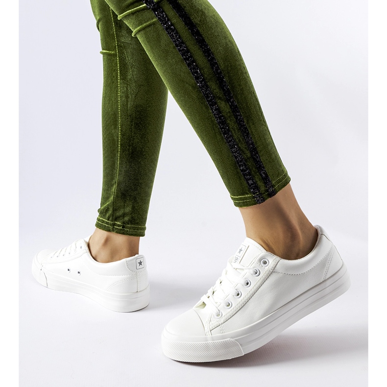 NEWS Baskets classiques Mushirah blanches 1