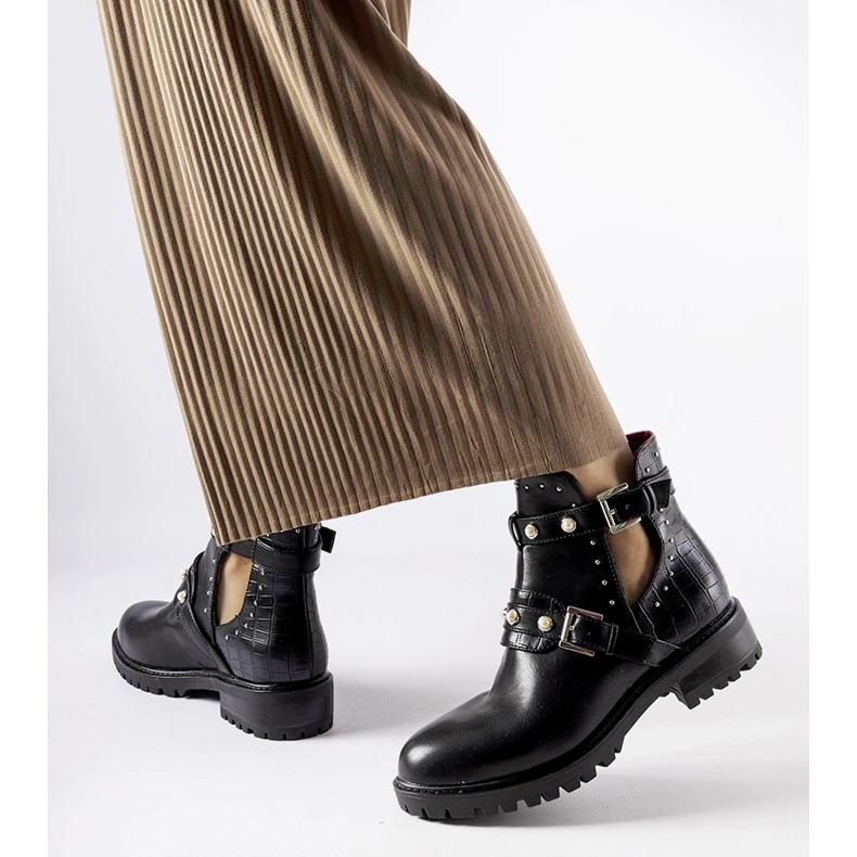 Bottines noires à découpe et perles Asker 2