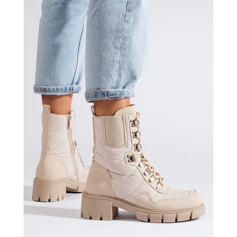 Bottes de travail nouées crémeuses et isolées pour femmes de Vinceza beige 2 Bottes de travail nouées crémeuses et isolées pour femmes de Vinceza beige 2