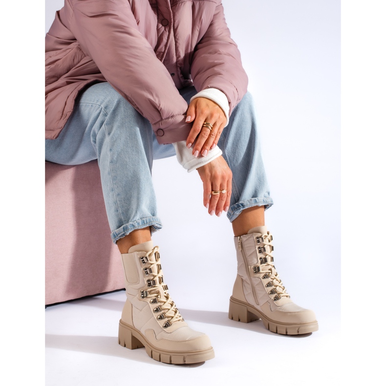 Bottes de travail nouées crémeuses et isolées pour femmes de Vinceza beige 1 Bottes de travail nouées crémeuses et isolées pour femmes de Vinceza beige 1