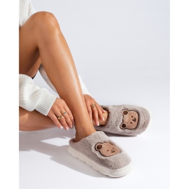 Chaussons en fourrure beige foncé avec ours en peluche Shelovet 1