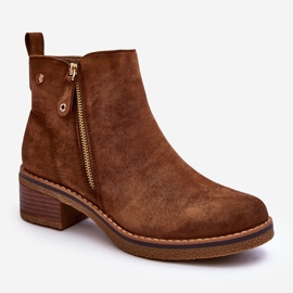 Bottes en daim marron Laurisa sur un petit talon brun 1
