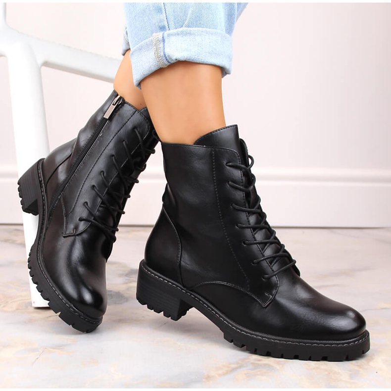 Bottines femme Vinceza noires à ornements 1