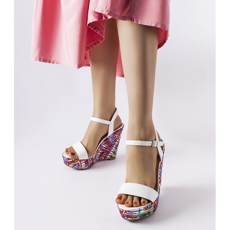 Sandales compensées blanches décorées Fairmont 1