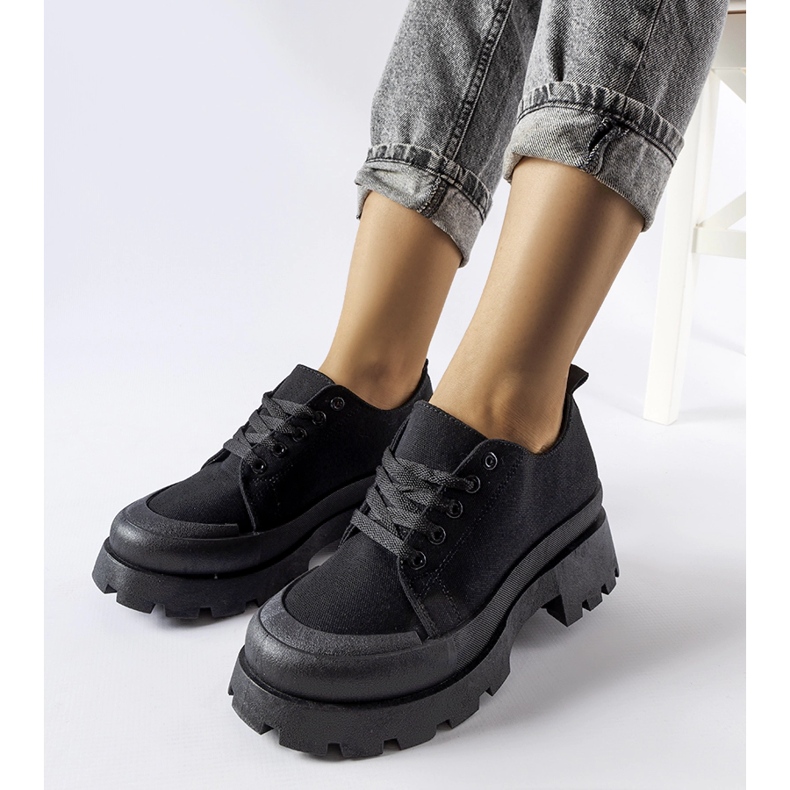 Chaussures noires à semelle Pointe massive 1