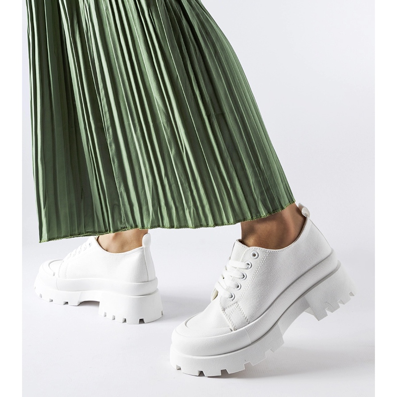 Chaussures blanches à semelle Pointe massive 1