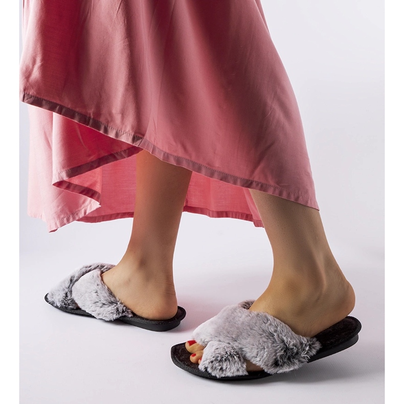 Chaussons gris avec fourrure de Domenica 1