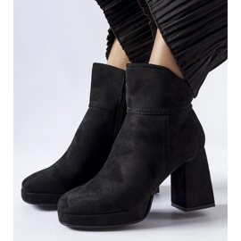 Bottines noires sur un talon Itaf massif le noir 1