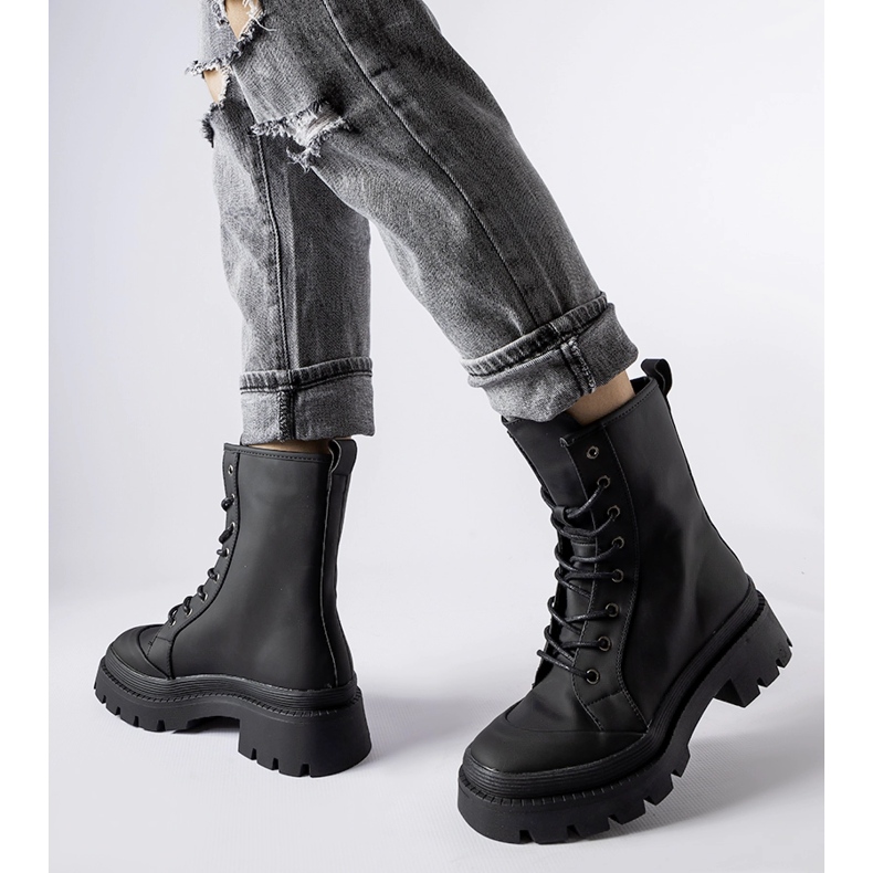 Inna Baskets noires finition Thiery mate 1