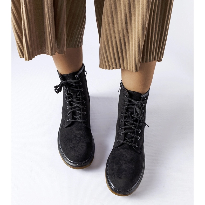 Les ouvriers en éco-daim noir d'Alfred le noir 1 Les ouvriers en éco-daim noir d'Alfred le noir 1