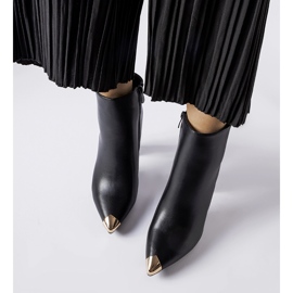 Boots noires à bout métal Sacra 1