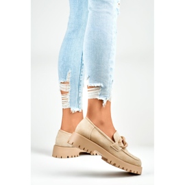 Mocassins femme en daim beige avec chaîne 3