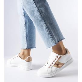 Baskets blanches avec un accent Rizzo en or rose 1 Baskets blanches avec un accent Rizzo en or rose 1