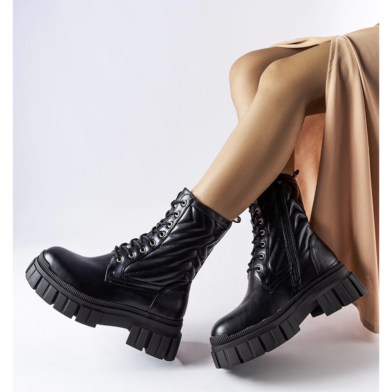 Bottes de travail noires ornées d'un matelassage Fiacre 2