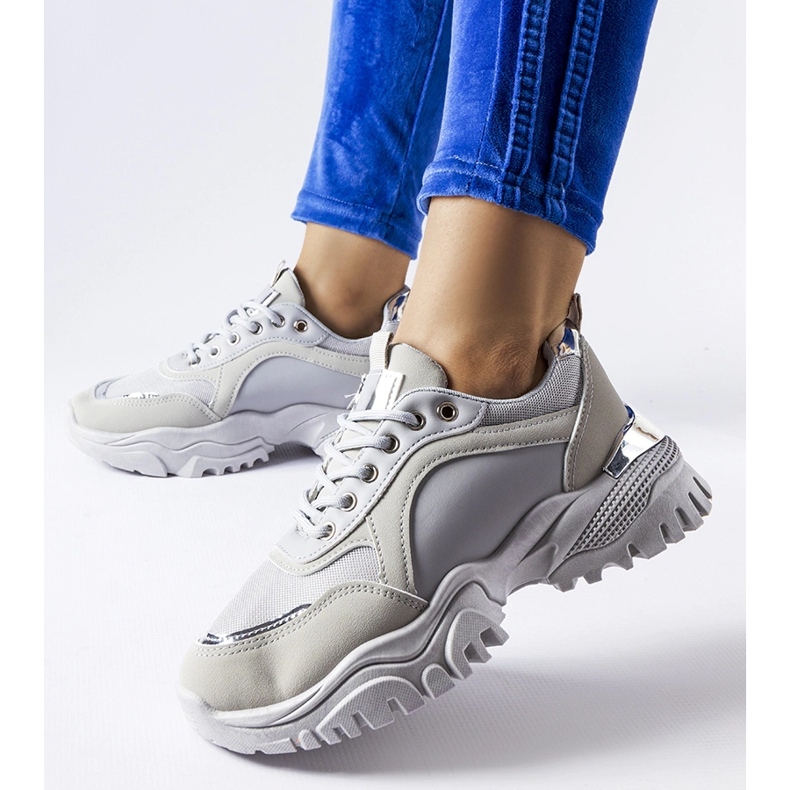 Inna Baskets grises avec un accent Lodgeville argenté 1