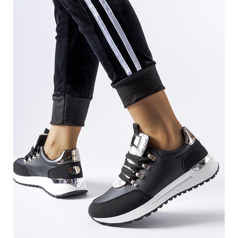 Baskets noires avec décoration Frum argentée le noir 1