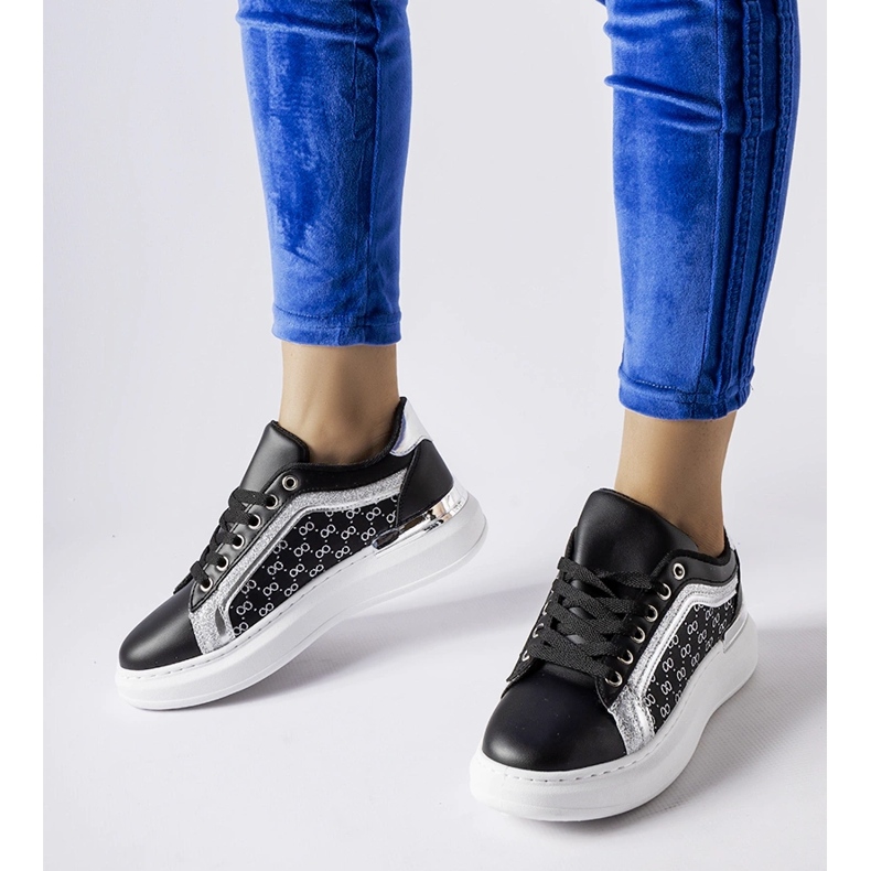 Baskets noires à décoration Leo argenté 1