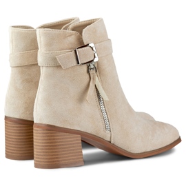 Bottines beiges à petit talon avec boucle 5
