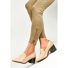 Chaussures beiges pour femmes à talon bas 2