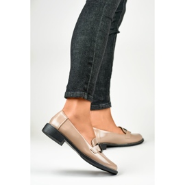 Chaussures femme beige vernis noir 1