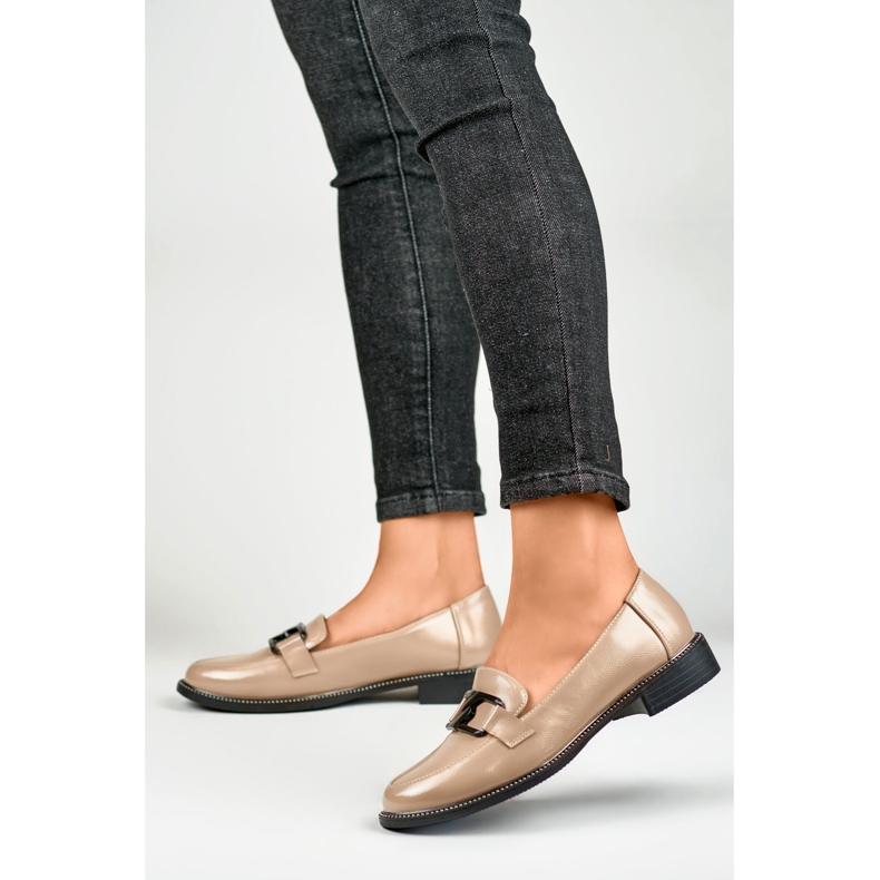 Chaussures femme beige vernis noir 2