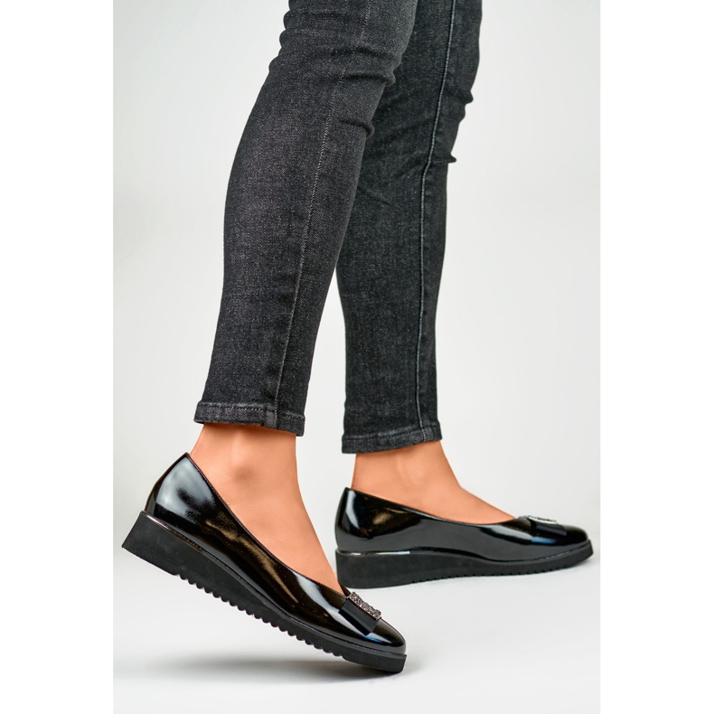 Escarpins vernis noirs à talon bas 1