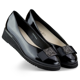 Escarpins vernis noirs à talon bas 2