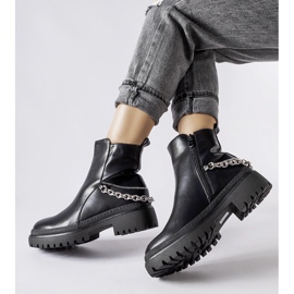 Bottines noires avec chaîne Muqaddim 2